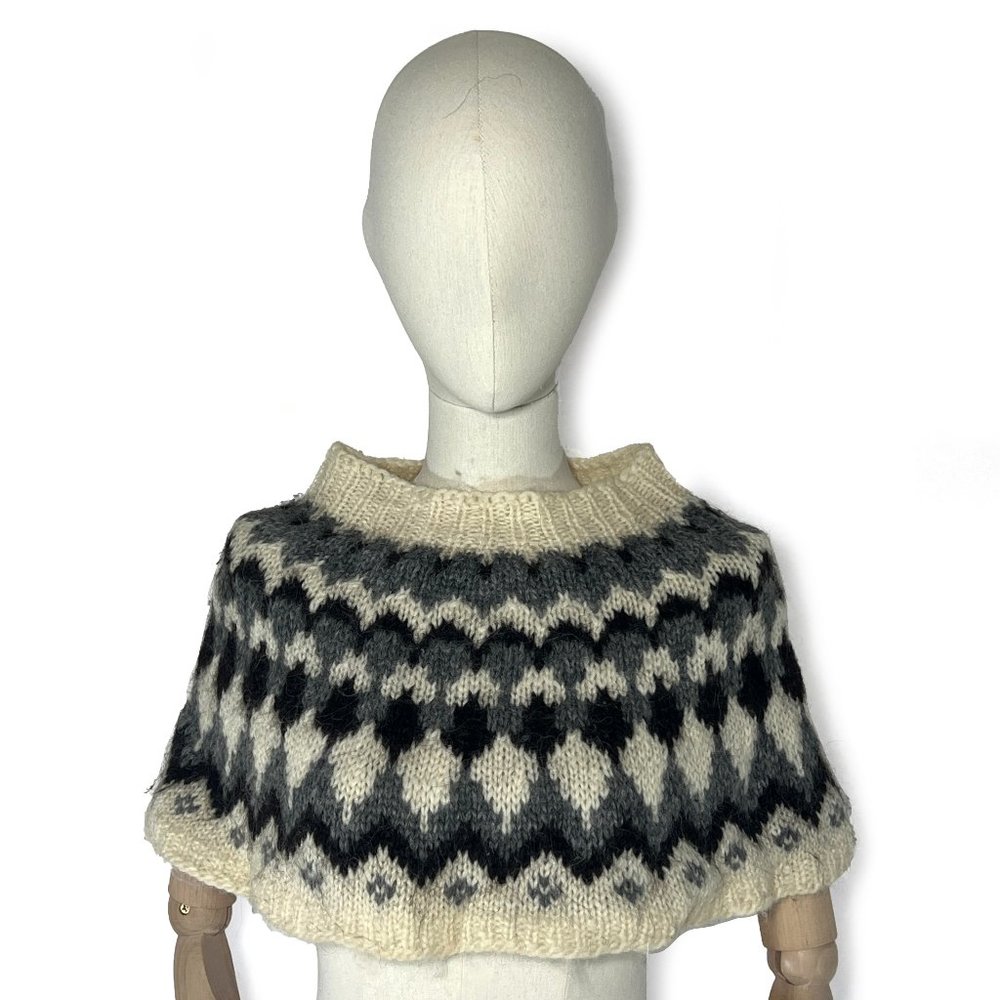 Handmade wool woven icelandic cape sz S